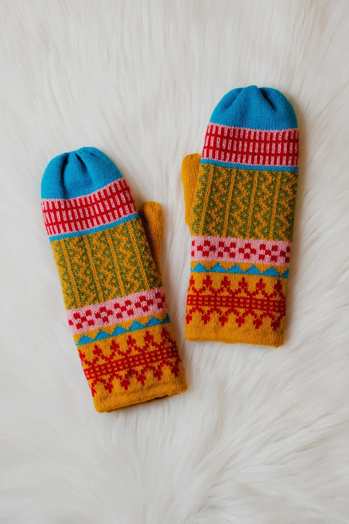 Patterned Cable Knit Mittens