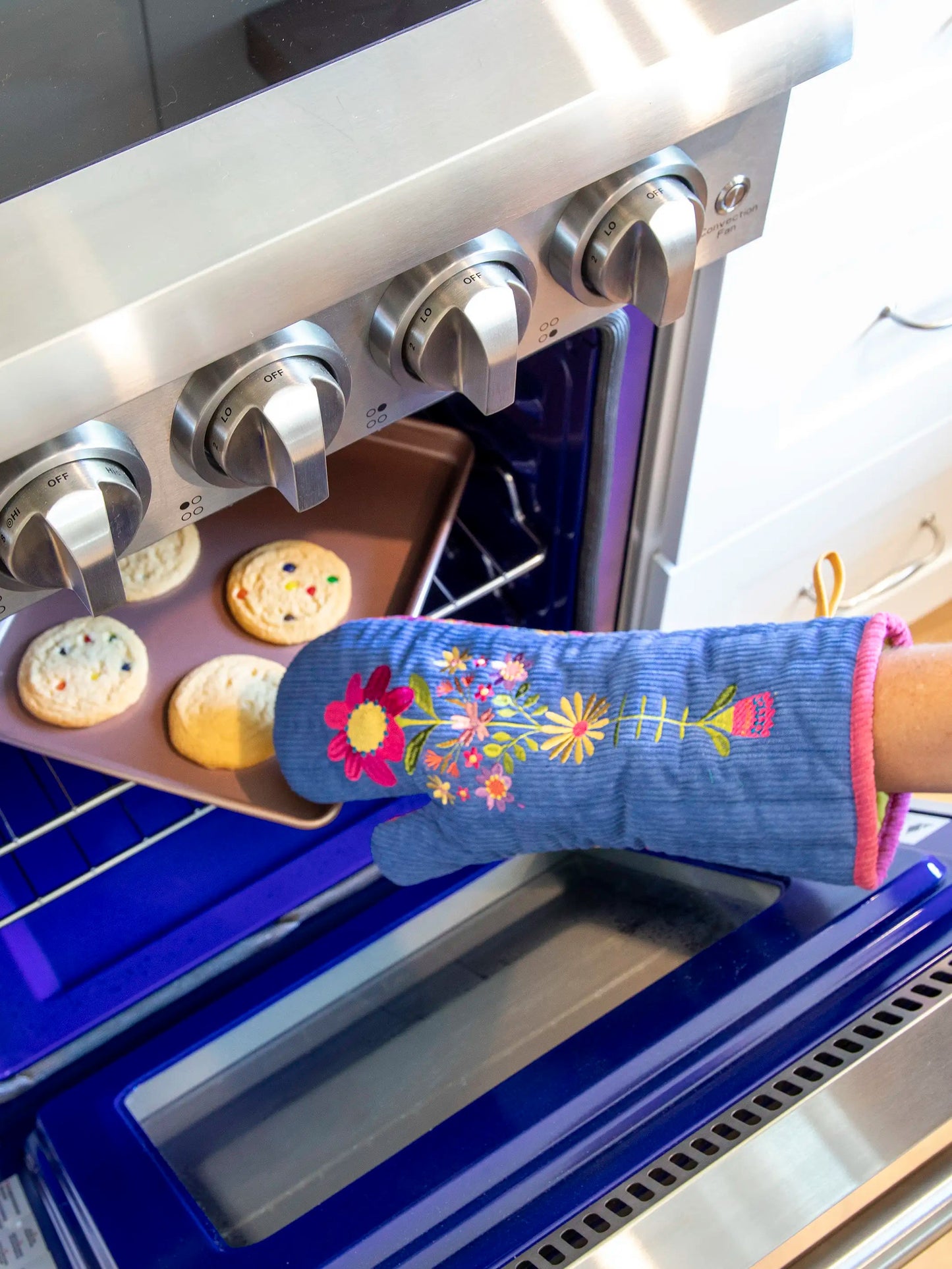 Bake Happy Oven Mitt