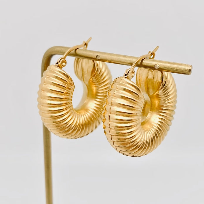 Birdie & Fern Ribbed Hoop Earrings