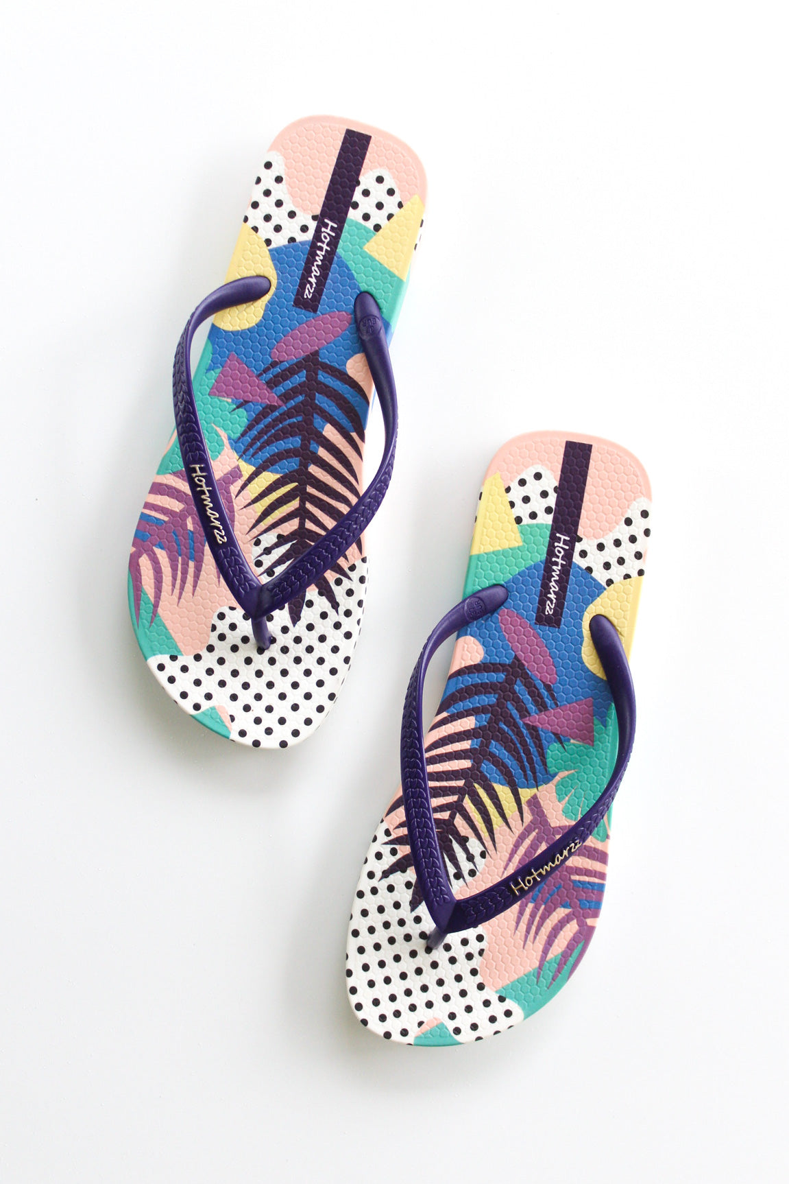 Classic summer flip flops.