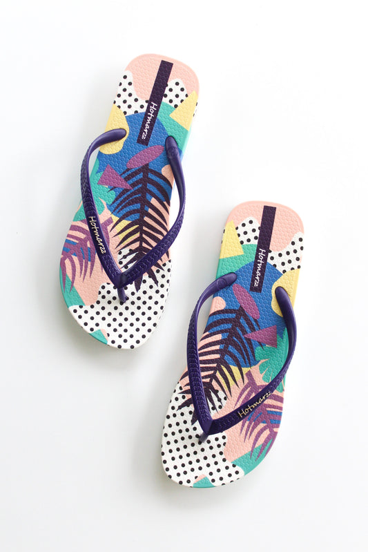 Classic summer flip flops.