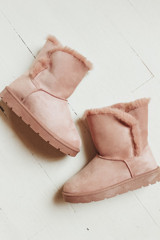 Fur lined winter boots. Blush.