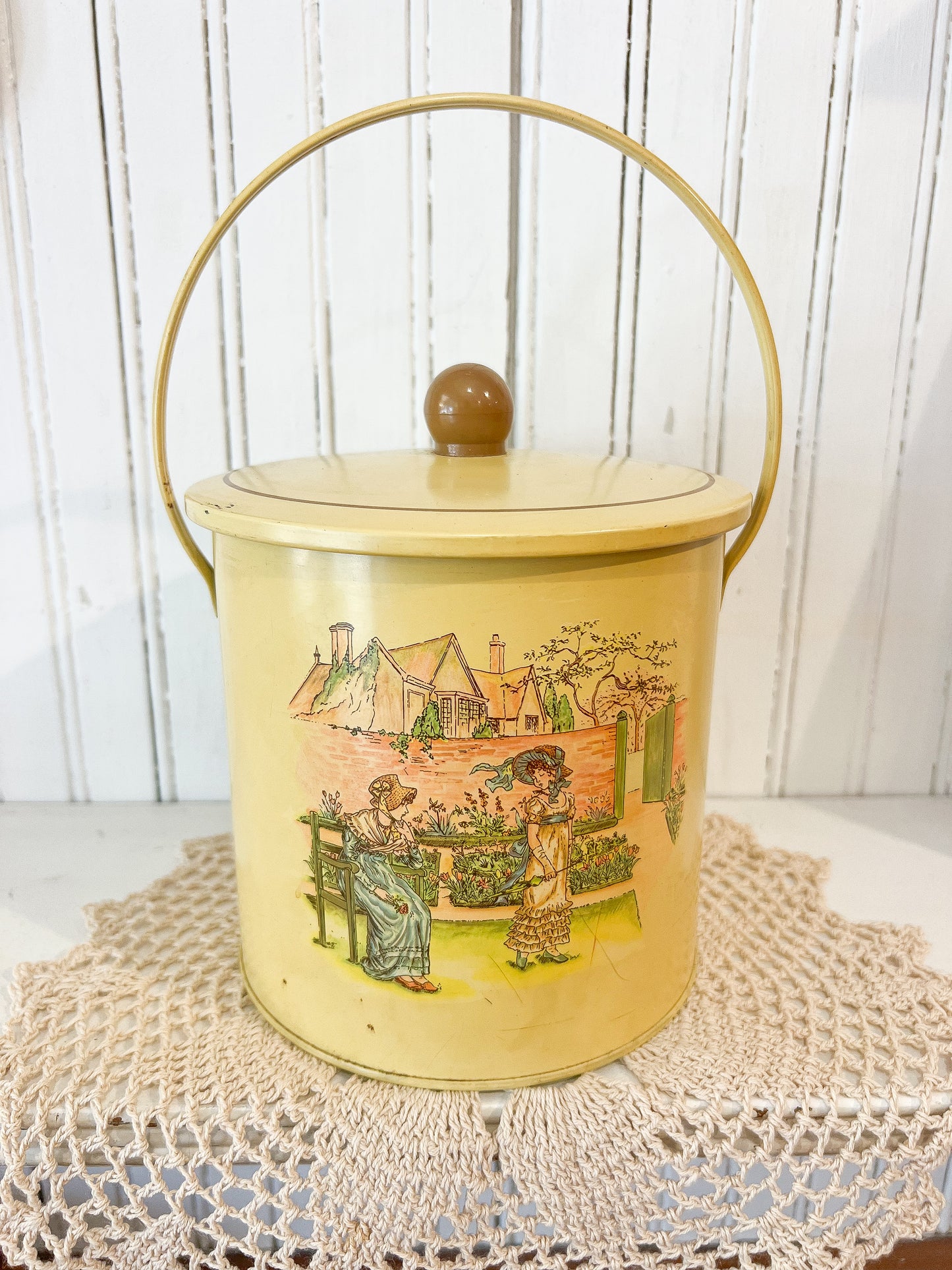 FOUND & Co. Garden Stroll Biscuit Tin