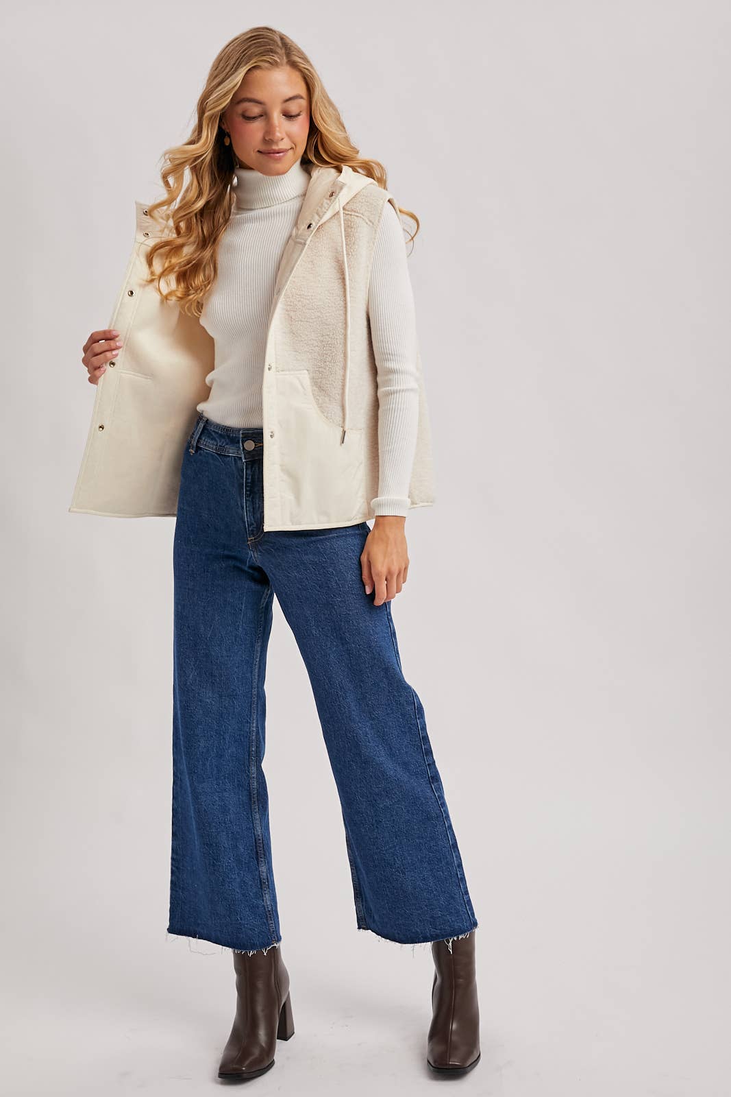 Bluivy - SHERPA FLEECE HOODED VEST WITH FAUX SUEDE INNER