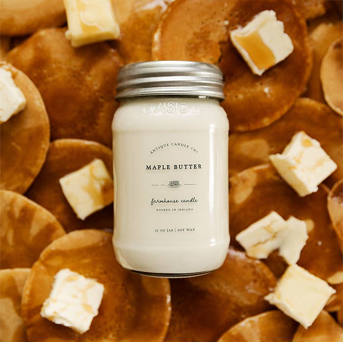 Maple Butter 16 oz soy candle with notes of maple syrup, brown sugar, butter, cinnamon, nutmeg, buttermilk pancakes, and vanilla.