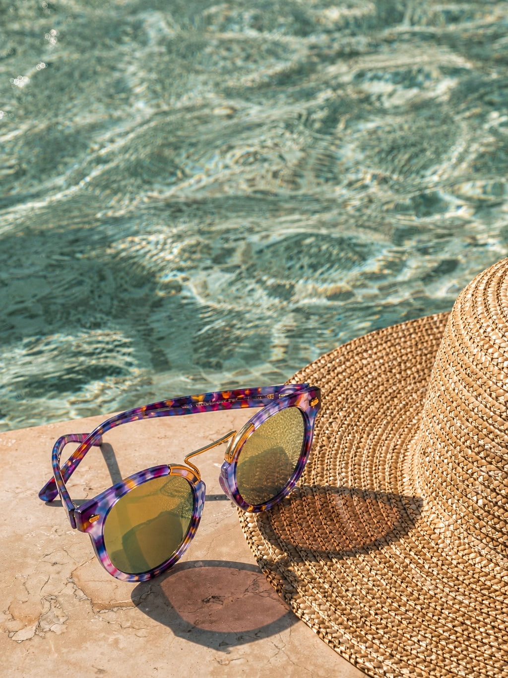 Postcard Round Sunglasses