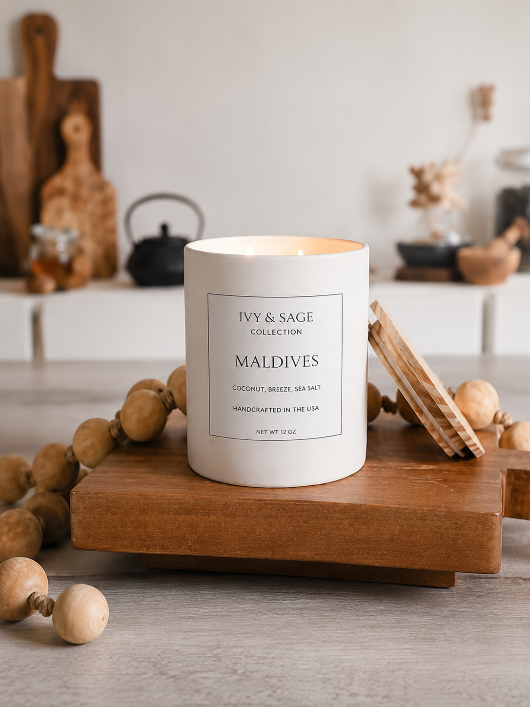 Maldives candle with fragrance notes of plum, ozone, clove leaf, cardamom, vanilla, and amber.