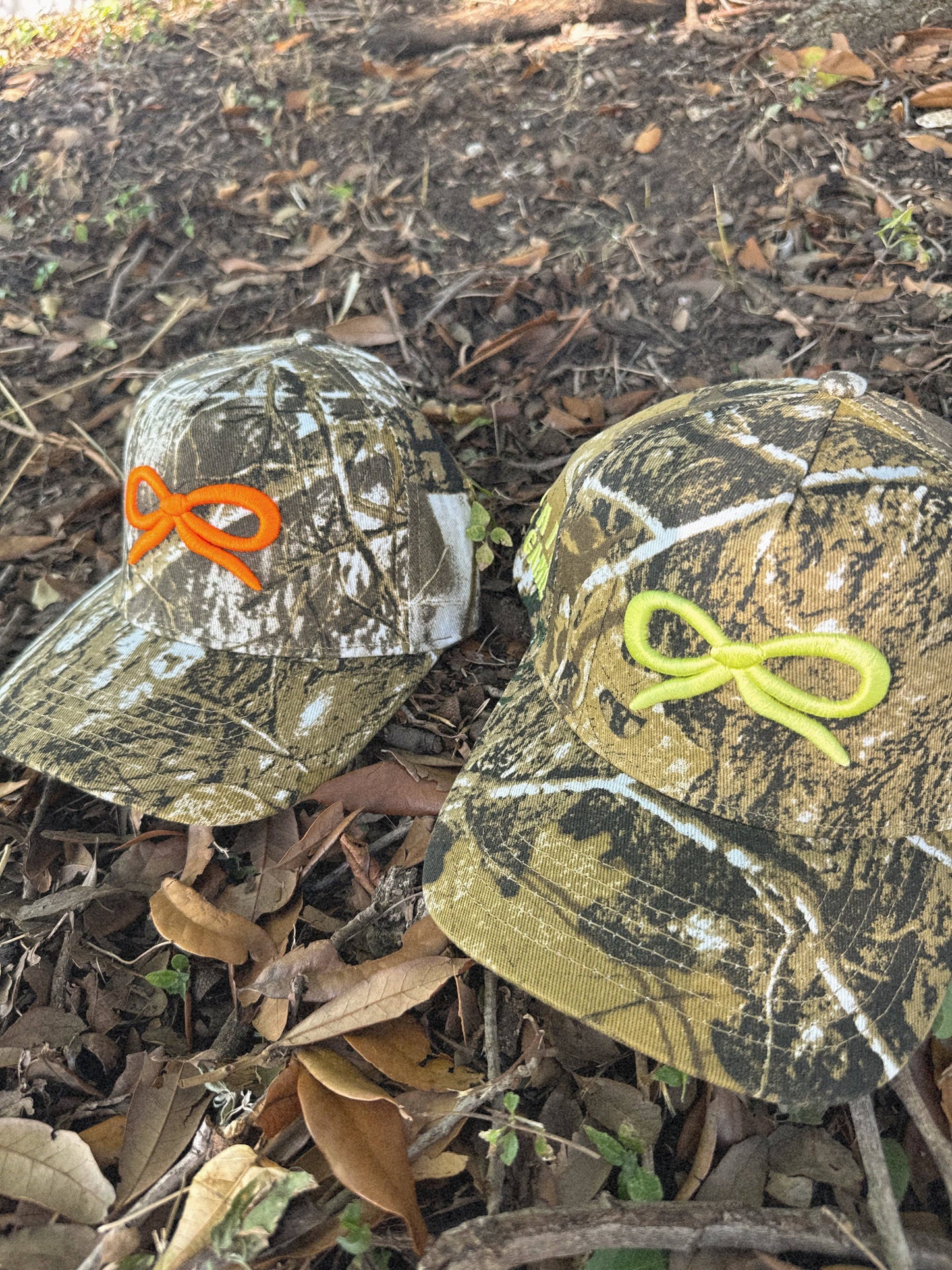 CAMO BOW TRUCKER HAT