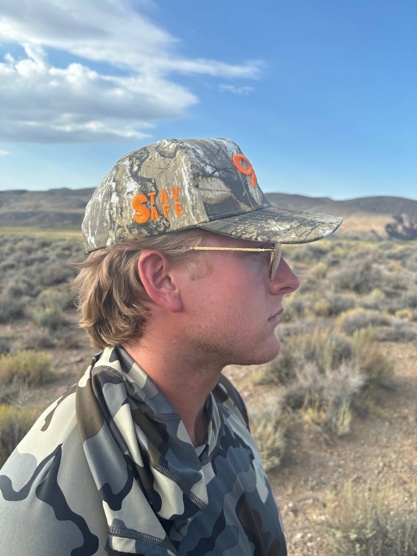 CAMO BOW TRUCKER HAT