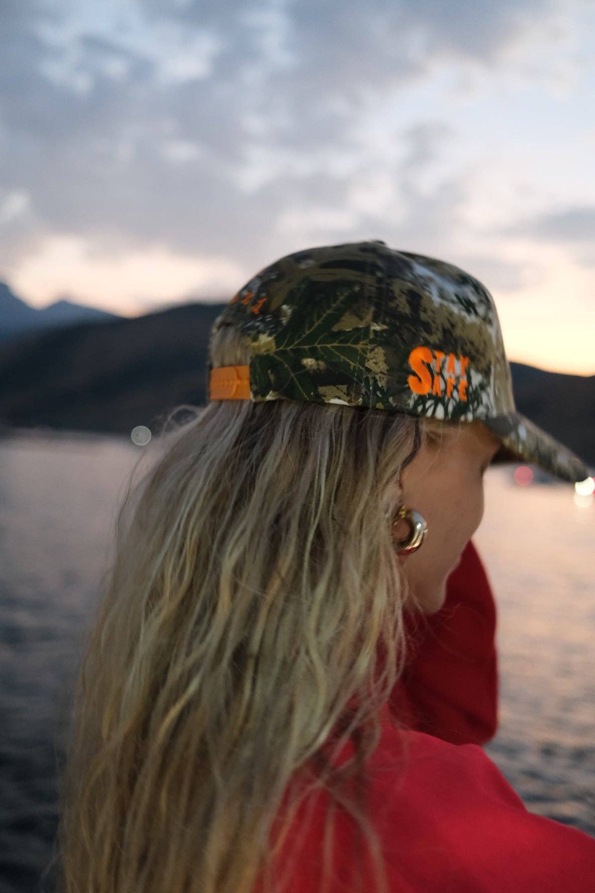 CAMO BOW TRUCKER HAT