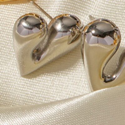 Birdie & Fern Simple Heart Stud Earrings