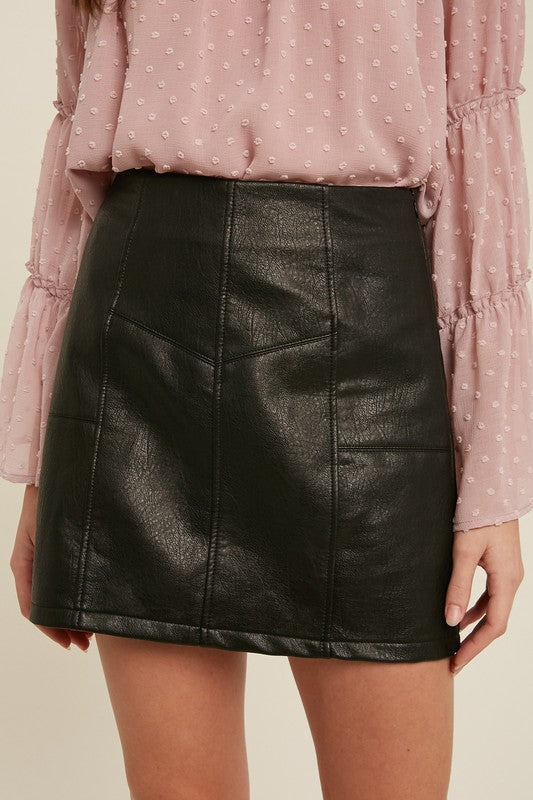 Modern femme faux leather mini outlet skirt