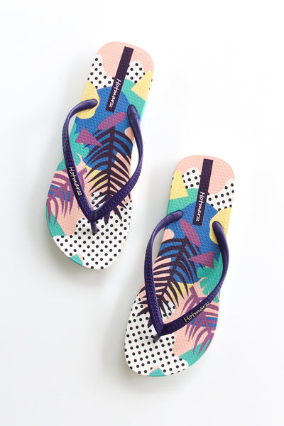Classic summer flip flops. 