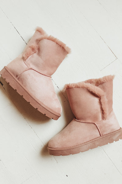 Fur lined winter boots. Blush. 